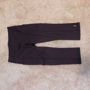 LUCY Maroon Cropped Leggings